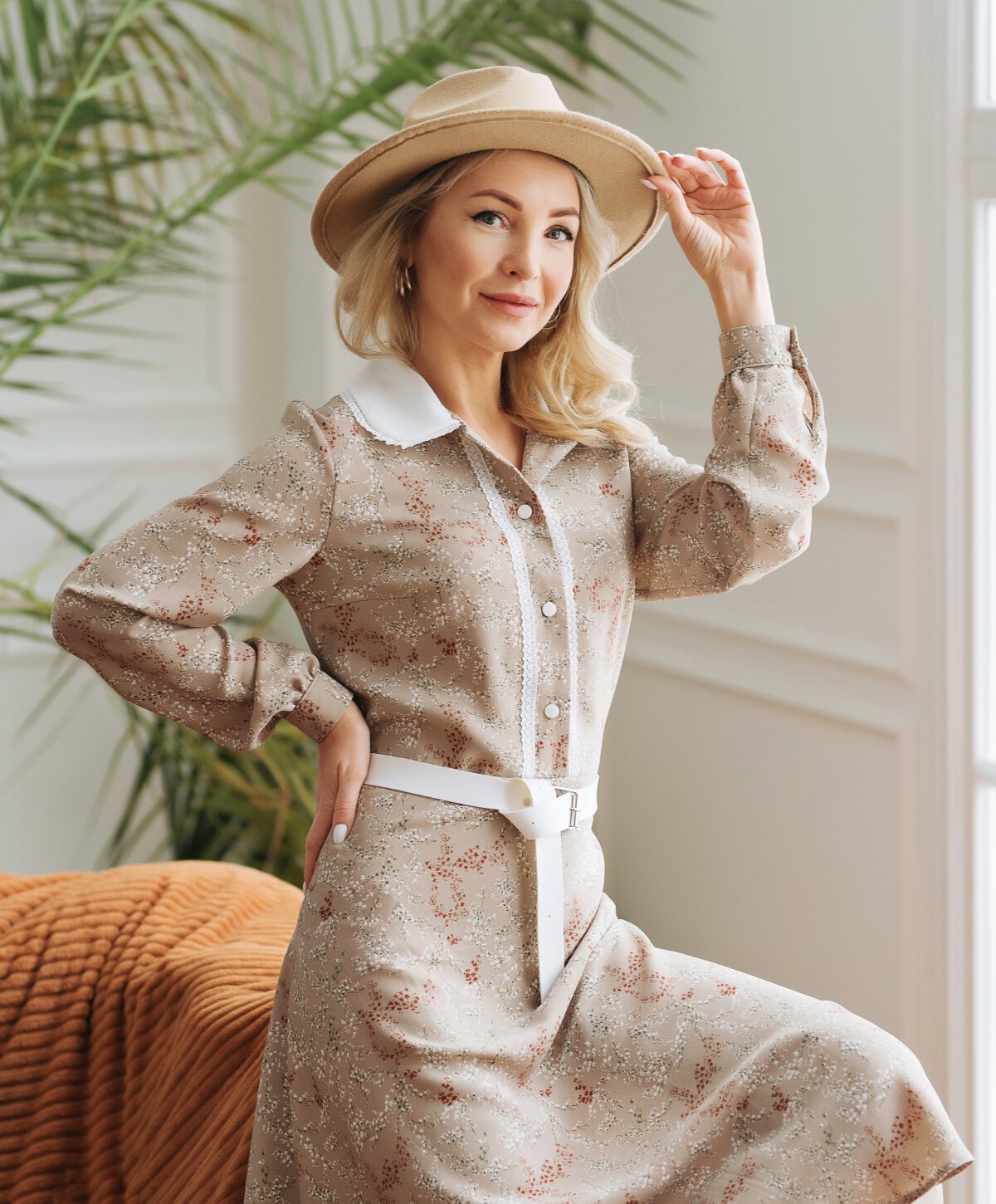 Asheville juliet feminine laser model with tan hat